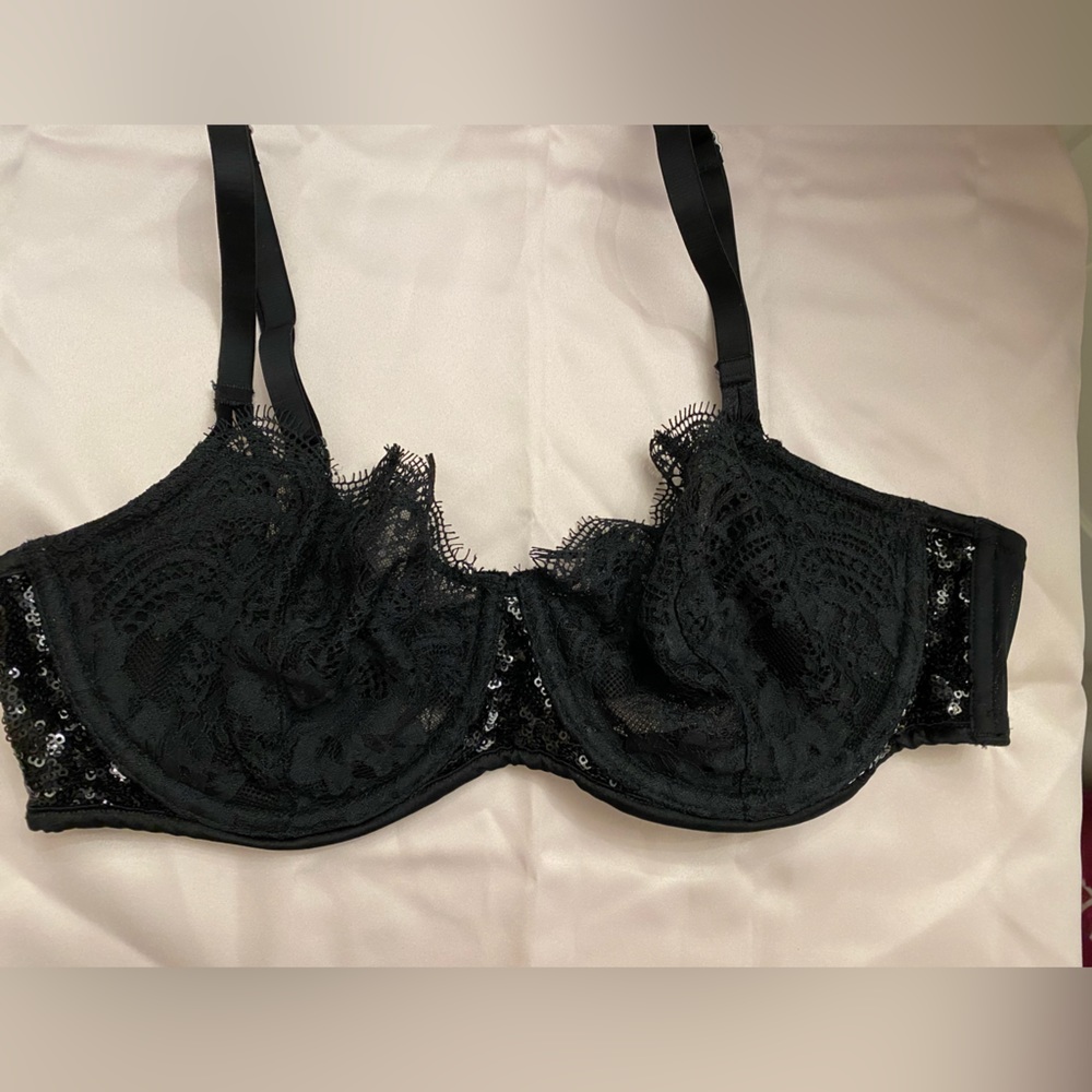Gently Used Victoria’s Secret 36C Black Bra